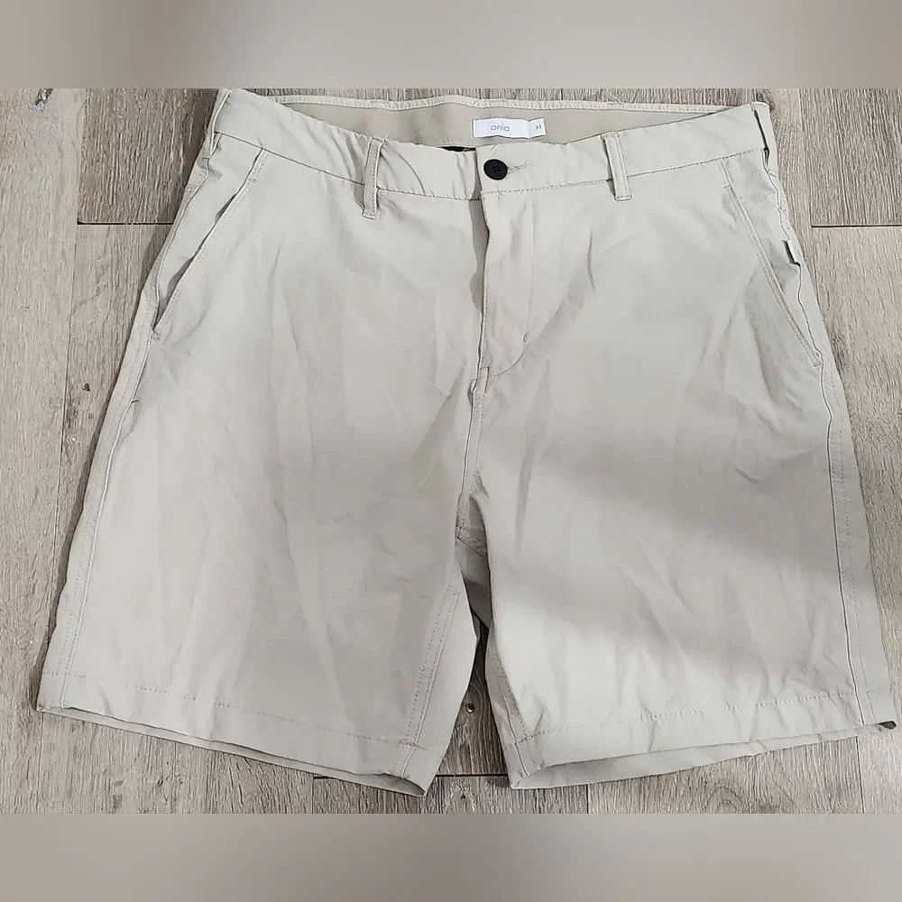 Onia men’s shorts size 32 khaki 360 stretch short